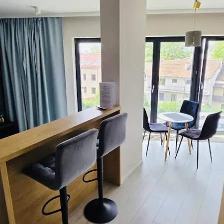 Blue Angels, Children Free Appartement